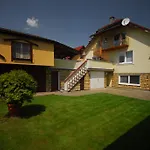 Elegant Bešeňová