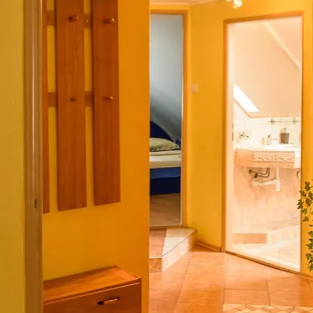 Elegant * Bešeňová